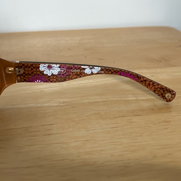 Coach sunglasses with case and cleaning cloth - Picture 4 of 6